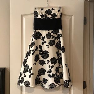 White House Blank Market Dress